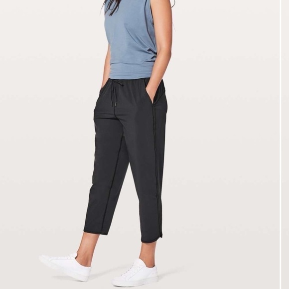 Lululemon Keep it classic crop pants in black Size 2, G74 - Picture 3 of 11